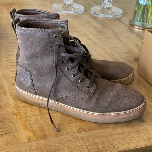 UGG Australia Men Braun suede lace-up shoes/ boots size 9  display picture 3